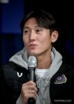 [포토] 질문에 답하는 김동진
