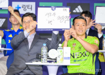 [포토] 정정용 감독-김태환, 새로운 별 추가한다