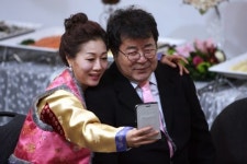 더못참 백일섭, 방은희와 깜찍 셀카…역시 꽃할배