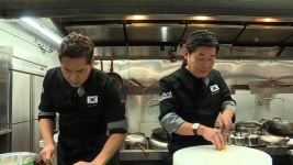 쿡가대표 샘킴, 샘퀵으로 변신…김성주 안정환·이을용 콤비 보는 듯