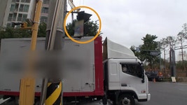 [소탐대실] 학교 앞 신호등, 누가 자꾸 돌리나