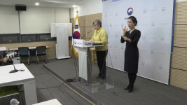 [취재썰] 결국 미뤄진 AZ백신의 고령층 접종…노바백스 백신으로 맞을 가능성도? 대안으로 검토
