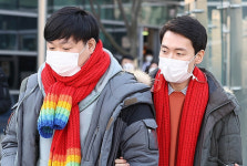 혼인은 남녀 결합 법원의 판결…동성부부, 건보 자격 소송 패소