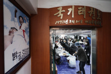 씨름장에서 투표를?…전국 곳곳 이색투표소 눈길