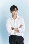 최진혁, 불법 유흥주점 논란 후 8개월 만에 복귀…낮은 자세로 임할 것