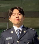 의식잃은 4살 아이…꽉 막힌 길 뚫고 달린 경찰관이 살렸다