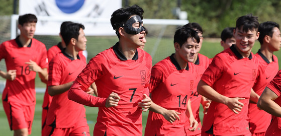 손흥민, 토트넘 복귀와 감동적인 생일 축하에 감사함을 표현
