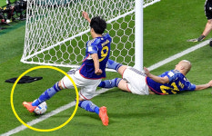 [2022월드컵] 일본 역전골 넣고도 철렁…FIFA 공의 곡선이 나가야 아웃
