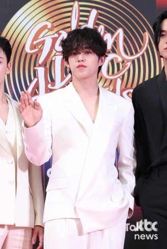 세븐틴 에스쿱스, 무릎 부상으로 활동 중단 