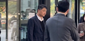 '시세조종 의혹' 김범수 카카오 전 의장, 금감원 출석…
