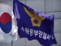 태권도장 승합차 승용차와 추돌 후 상가 돌진…어린이 등 8명 부상