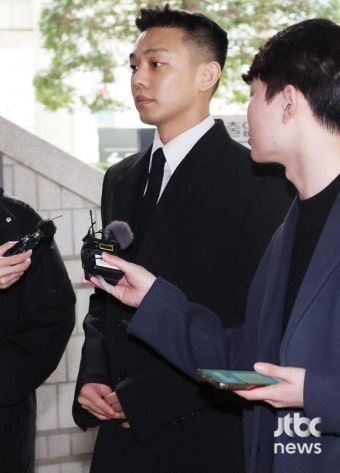 유아인 17년 지기 