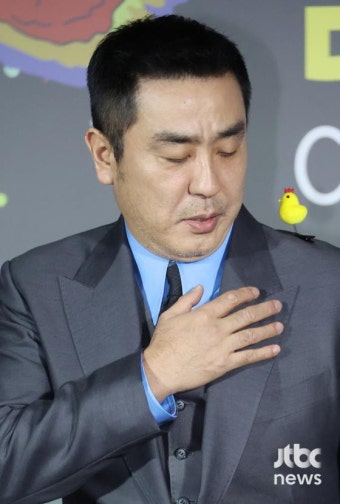 '극한직업' 콤비·은퇴 전문 배우 뭉쳤다…병맛 나는 '닭강정'(종합)