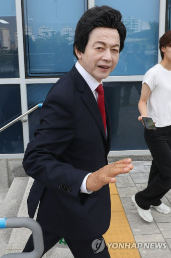 허경영 '신도 성추행 의혹' 경찰 출석…“나는 죄 없어”