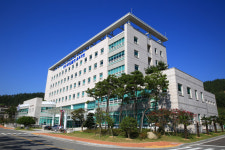 때리고 굶기고 선원 바닷물 끼얹어 살해…선장 등 5명 구속 기소