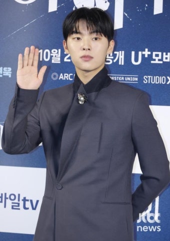 최현욱, 이번엔 의도치 않은 전라노출 사진 빛삭 논란