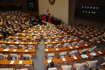 국회, '마은혁 헌법재판관 임명촉구 결의안' 의결…국힘은 퇴장