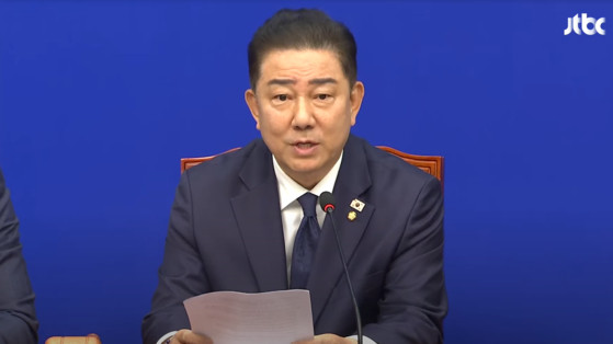 김병기 대표, 윤석열 전 대통령에게 내란수괴가 감옥에 있다고 강력 촉구