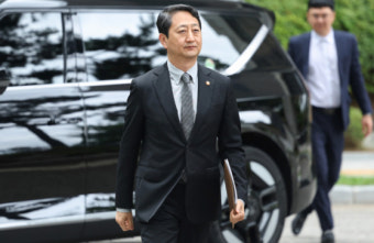 '내란 방조' 혐의 한덕수 특검 출석…질문에 침묵