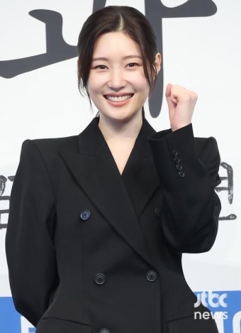 '에스콰이어' 정채연 “첫 변호사 역할, 촬영 전부터 법률용어 공부”