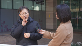1인 시위 나선 농아인…농아인협회, 압수수색 후에도 변한 건 없어