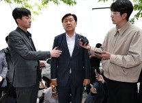 특검, 김관영 전북지사 피의자 소환...전북도청 폐쇄 내란동조 혐의