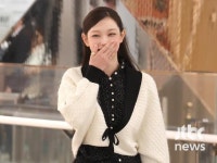 뉴진스 해린, 오랜만에 공식석상... 되찾은 미소