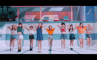 트와이스, 일본 데뷔앨범 20만장