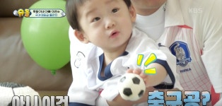 [슈퍼맨이 돌아왔다] 이천수네 쌍둥이 태강x주율 돌잡이 결과는?! (축구공 잡고 가업 잇기?)