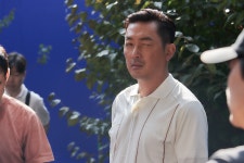 1947 보스톤 하정우와 임시완, 달리거나 윙크하거나