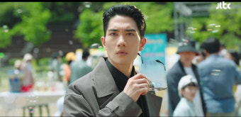 JTBC ‘놀아주는 여자’(1회)   엄태구-한선화의 햇살미소... “기절 엔딩”