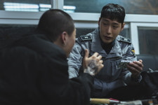 영화 백수아파트 경수진의 동생.. 변호사 이지훈, 경찰 차우진