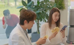 [독수리 5형제를 부탁해!] 김동완, 동물병원 원장과 친해진 유인영에 질투 폭발