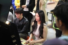 철권7 출시! 세계챔피언과 철권녀 유승옥 전국 게임장 순회