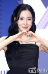 [TD포토] 품절녀 티파니 '남편 변요한에게 보내는 하트'