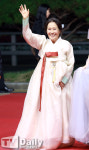 [TD포토] 85세 김혜자 '부산국제영화제 레드카펫 밟아'