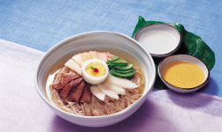 韓?料理レシピシリ?ズ：冷?(냉면)