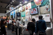 티지소프트 주식회사 | [TGS2015] 온라인, 웹, 모바일 전부 모였다! 'DMM' 부스 풍경기