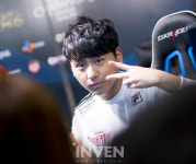 [포토] 어쩐지 좋은 예감? 롤챔스 준PO 나서는 SKT T1 블랭크 강선구의 환한 웃음