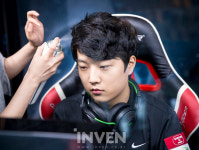 [포토] 머리에 힘 좀 줬습니다. 롤챔스 출전 썸데이 김찬호의 메이크 업