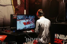 [TGS2016] 응답하라 7080 뉴올리언스 영화관 느낌 물씬! 2K 부스 풍경기