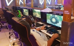 [취재] 일본 PC방 최고의 인기 게임은? 도쿄 신오쿠보 e-sports cafe 탐방