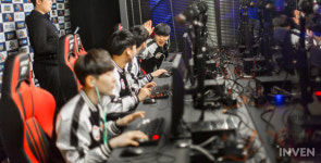 [포토] 좋았어, 하이파이브! 기뻐하는 GameKing