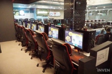 [탐방기] GTX 1080으로 꽉 채웠다! 강남 에이수스 게임이너스 PC방