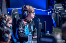 [롤드컵] C9, 상대 무리한 공격 받아치면서 1세트 선취