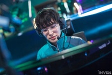 [LCK 스프링] 다시 날아오른 기장님! 플레임 블라디미르 앞세운 담원 3세트 승리