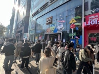 슈마커 로스트아크 콜라보레이션 출시 직후 품절