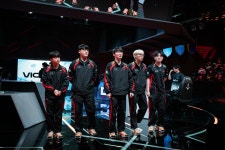 [LCK 스프링] 이즈-니코는 못 말려...T1, 피어엑스 잡고 단독 1위 올라