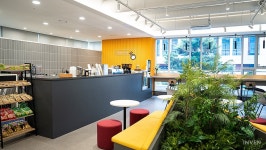 [포토] 밝고 투명한 업무 공간, 김대훤 대표의 에이버튼