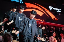 한화생명, KT 꺾고 정규 시즌 첫 승! '제우스' 슈퍼 플레이 빛났다